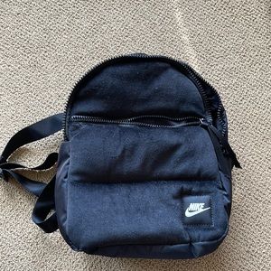 Nike Sportswear Essentials Mini Backpack Winterized Black